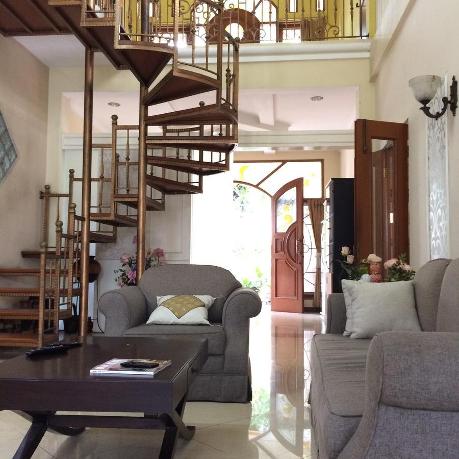 Maharani Guesthouse Tebet Syariah Jakarta Exterior photo