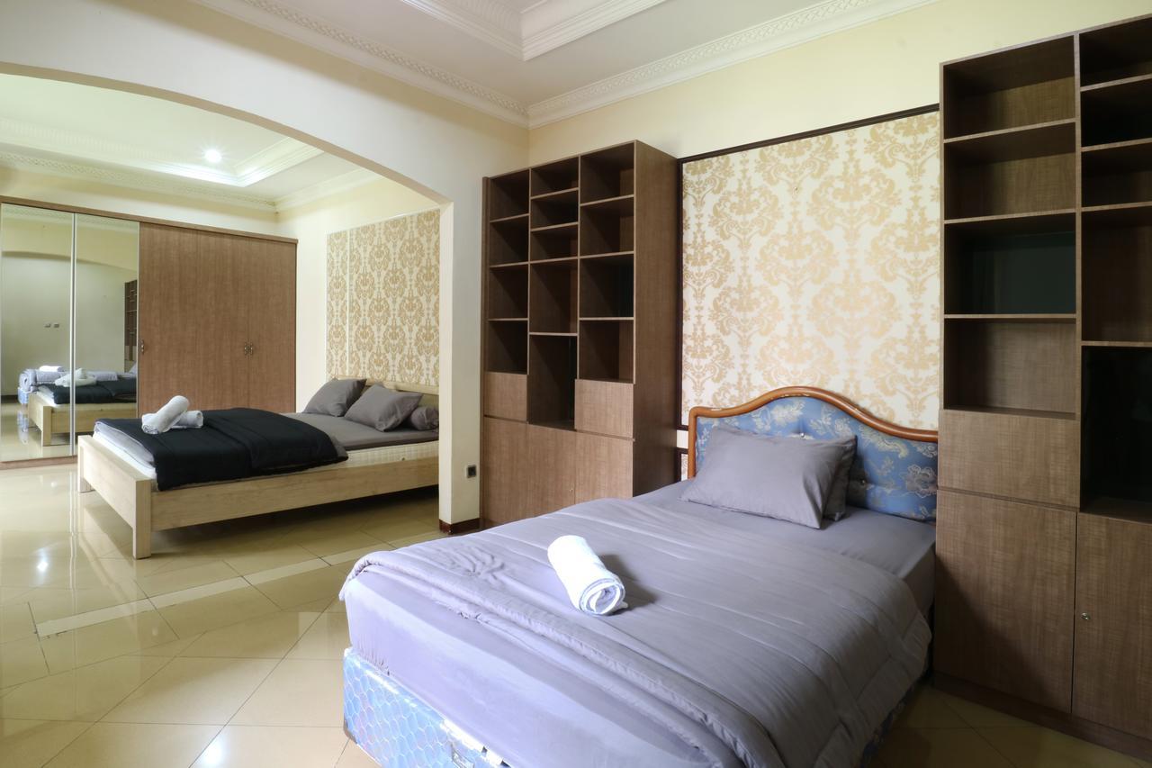 Maharani Guesthouse Tebet Syariah Jakarta Exterior photo