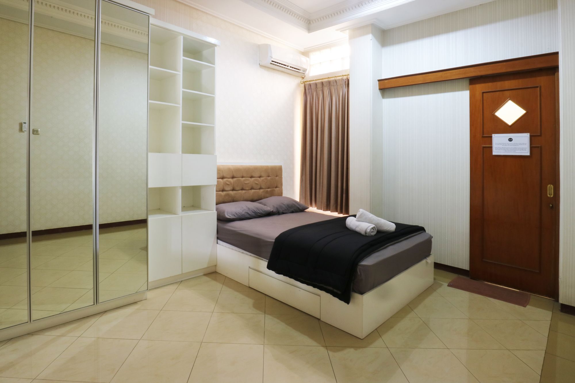 Maharani Guesthouse Tebet Syariah Jakarta Exterior photo