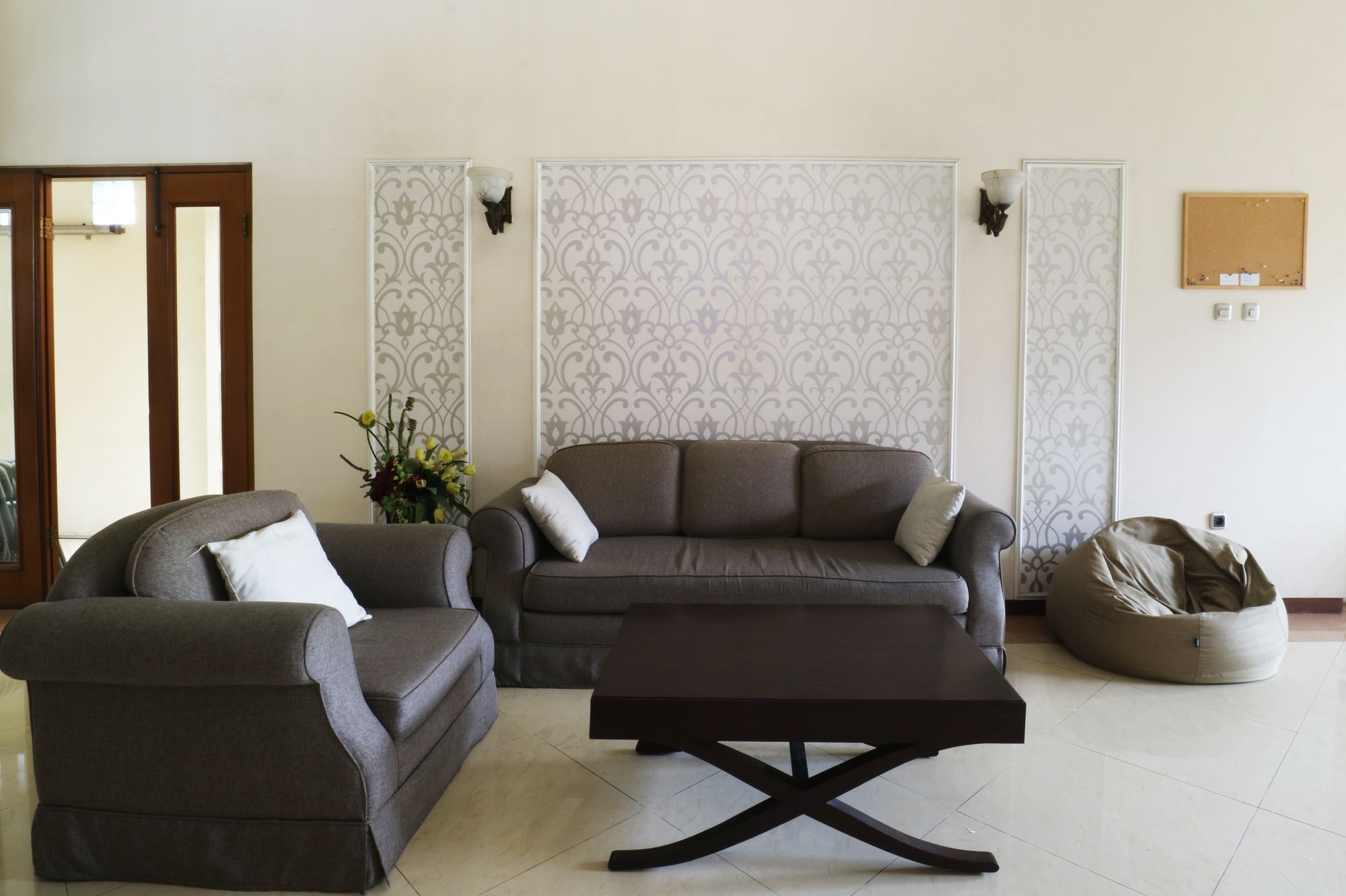 Maharani Guesthouse Tebet Syariah Jakarta Exterior photo
