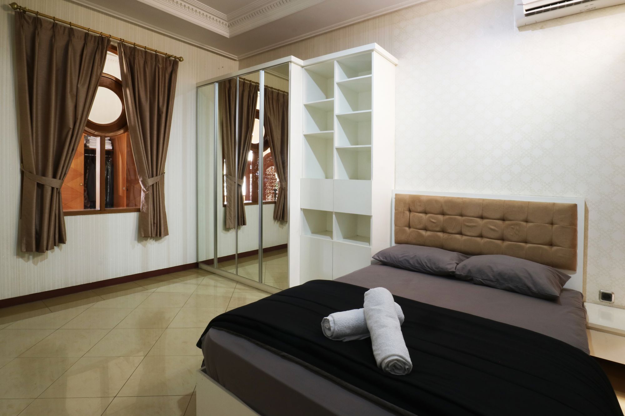 Maharani Guesthouse Tebet Syariah Jakarta Exterior photo
