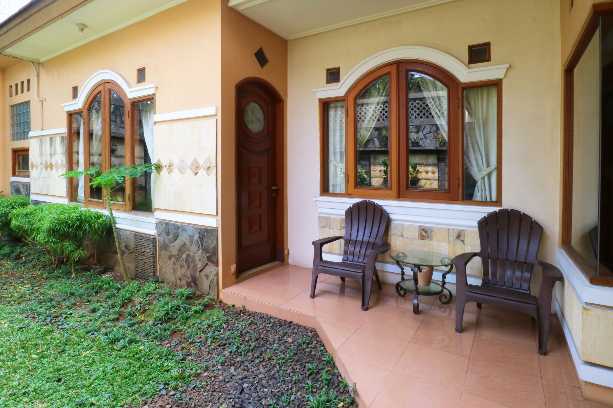 Maharani Guesthouse Tebet Syariah Jakarta Exterior photo