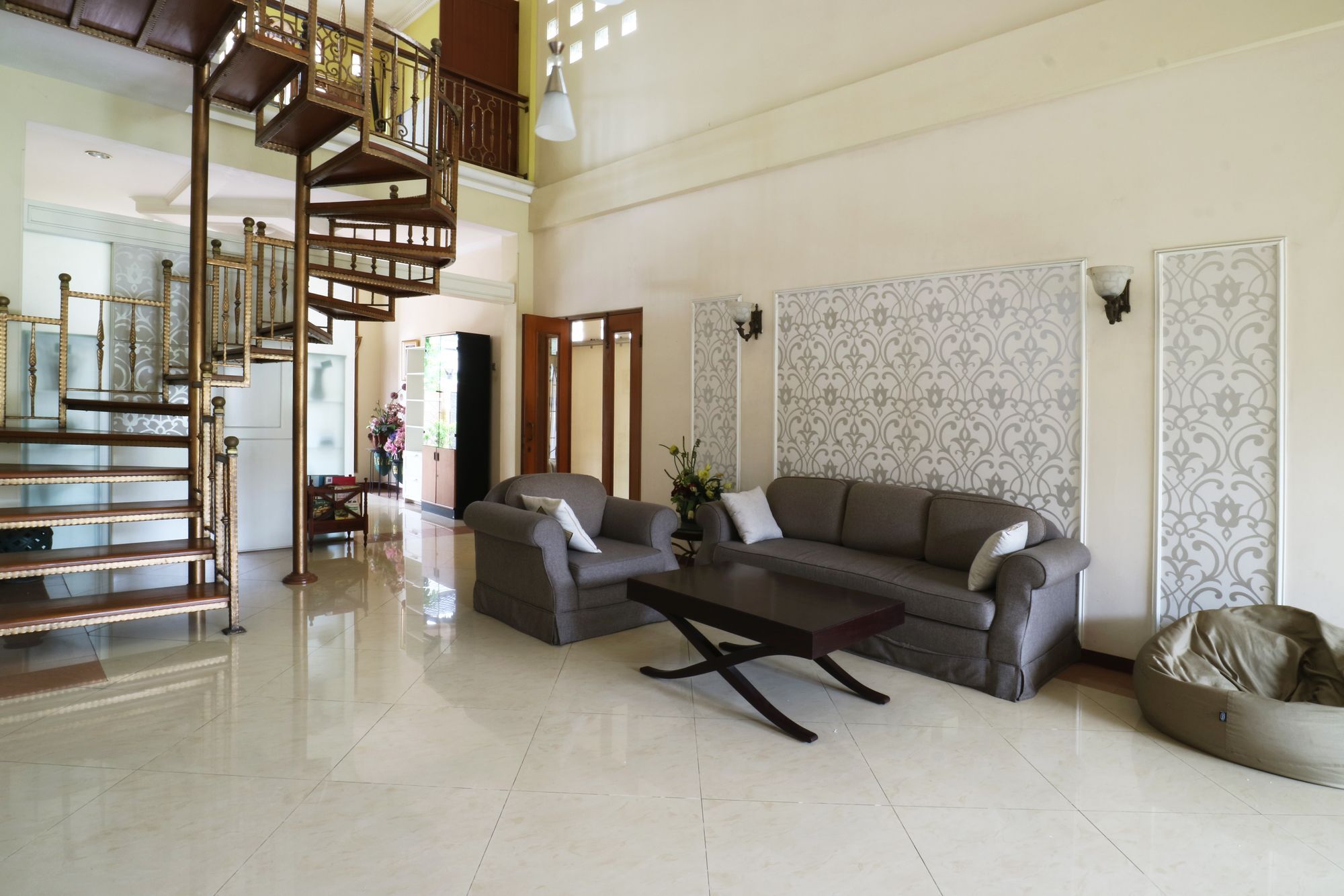 Maharani Guesthouse Tebet Syariah Jakarta Exterior photo