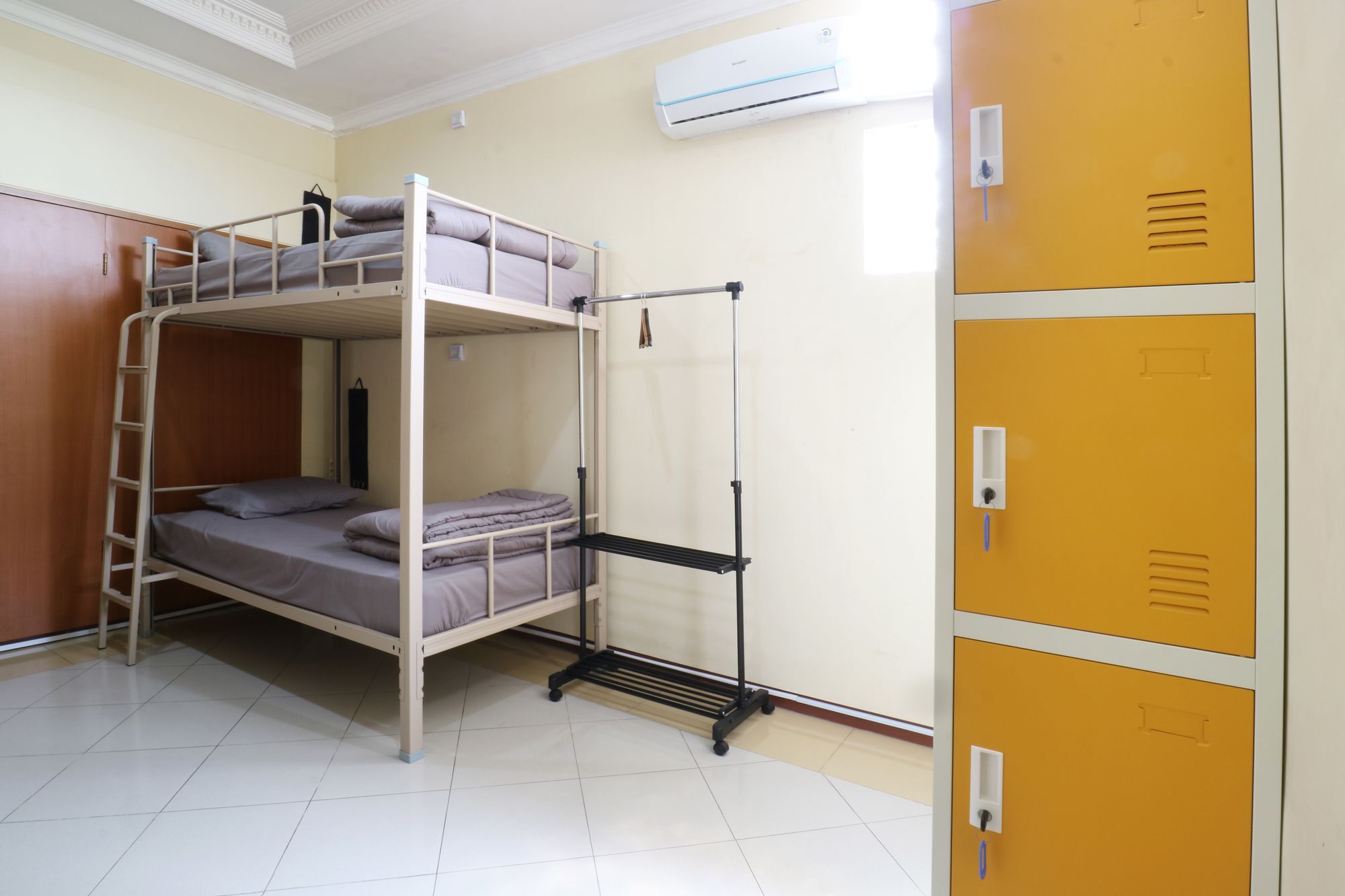 Maharani Guesthouse Tebet Syariah Jakarta Exterior photo